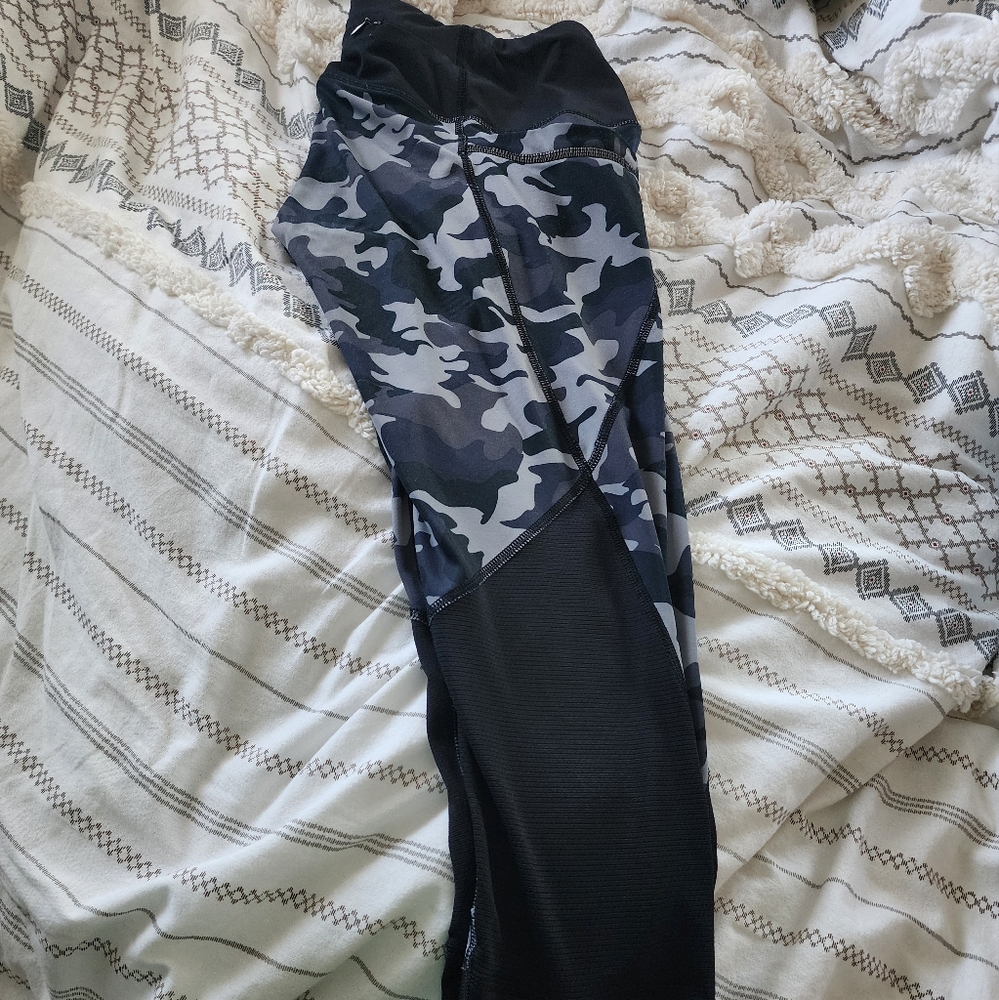 Camo leggings